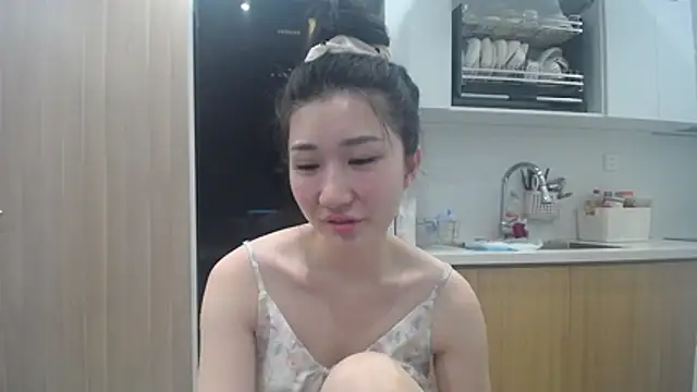 Asiagirll online show from May 7, 2026, 1:47 pm