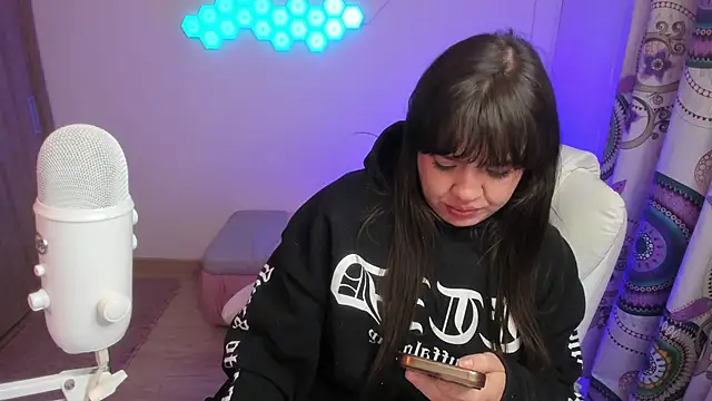 Snapshot of sophia_grants chatting on October 15, 2025, 7:16 am sophia grants online show from October 15, 2025, 7:16 am