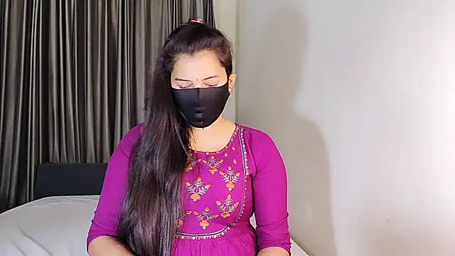 YourLovelyQueen online show from January 15, 2025, 7:55 pm