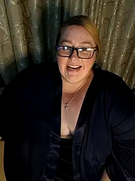 Snapshot of Iceprincess2bad4u chatting on June 2, 2026, 6:19 pm Iceprincess2bad4u online show from June 2, 2026, 6:19 pm