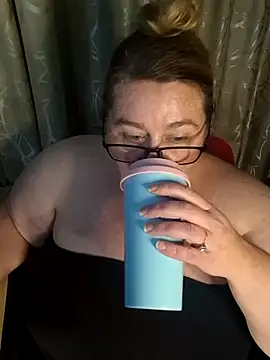 Snapshot of Iceprincess2bad4u chatting on June 15, 2026, 6:07 pm Iceprincess2bad4u online show from June 15, 2026, 6:07 pm