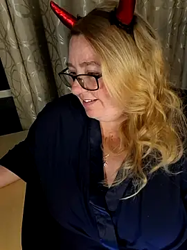 Iceprincess2bad4u online show from February 10, 2026, 6:29 pm