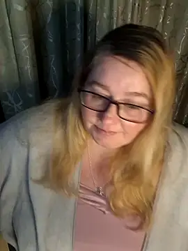 Snapshot of Iceprincess2bad4u chatting on June 3, 2026, 6:34 pm Iceprincess2bad4u online show from June 3, 2026, 6:34 pm