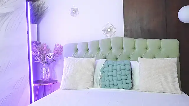 Snapshot of Britney_Lynn chatting on September 29, 2025, 3:57 am Britney Lynn online show from September 29, 2025, 3:57 am