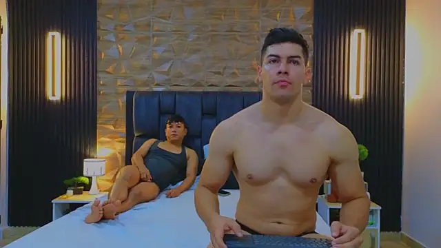 FelipeAndMarcello3 online show from March 4, 2025, 2:32 pm