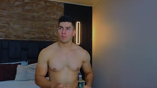 FelipeAndMarcello3 online show from February 26, 2025, 7:53 pm