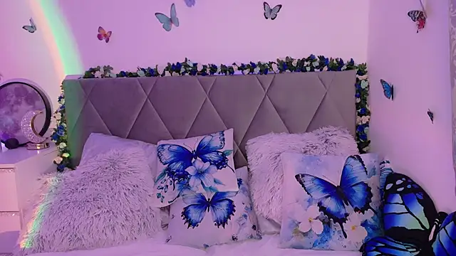 Snapshot of LexY- chatting on September 19, 2025, 7:51 pm LexY- online show from September 19, 2025, 7:51 pm