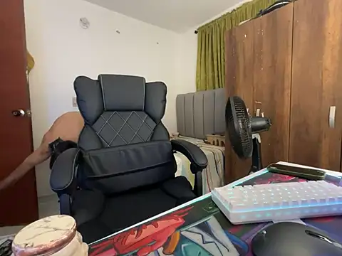 Max TheHorseDick online show from January 1, 2025, 6:47 am