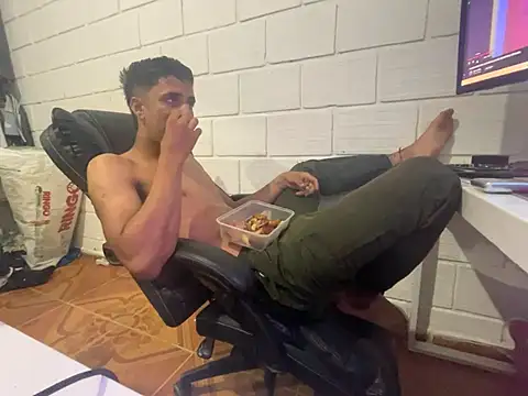 Max TheHorseDick online show from February 8, 2026, 4:10 am