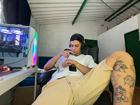 Max TheHorseDick online show from April 2, 2026, 4:46 pm