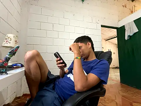 Max TheHorseDick online show from November 24, 2025, 9:04 pm