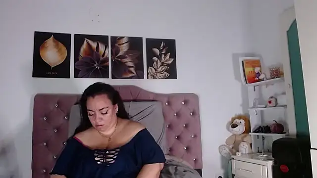 Snapshot of -helen chatting on October 13, 2025, 7:54 am -helen online show from October 13, 2025, 7:54 am