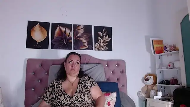 Snapshot of -helen chatting on September 24, 2025, 8:04 pm -helen online show from September 24, 2025, 8:04 pm