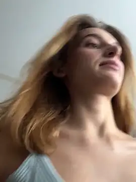 Snapshot of -AngelAri- chatting on October 17, 2025, 9:12 am -AngelAri- online show from October 17, 2025, 9:12 am