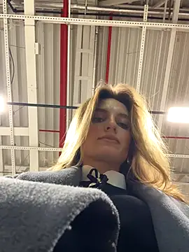 Snapshot of -AngelAri- chatting on October 18, 2025, 9:06 pm -AngelAri- online show from October 18, 2025, 9:06 pm