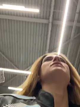 Snapshot of -AngelAri- chatting on October 4, 2025, 9:05 pm -AngelAri- online show from October 4, 2025, 9:05 pm