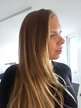 novaforyou1 online show from November 7, 2025, 3:27 pm