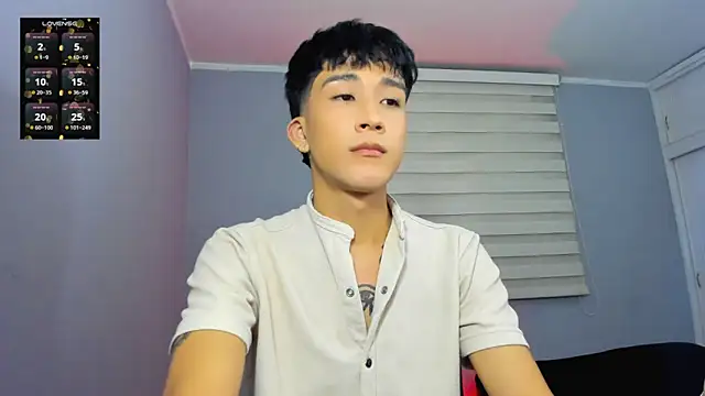 Snapshot of tom_Howard chatting on October 21, 2025, 11:48 pm tom Howard online show from October 21, 2025, 11:48 pm