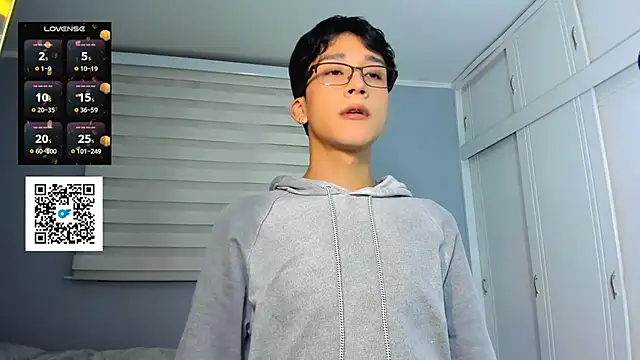 Snapshot of tom_Howard chatting on September 19, 2025, 3:43 am tom Howard online show from September 19, 2025, 3:43 am