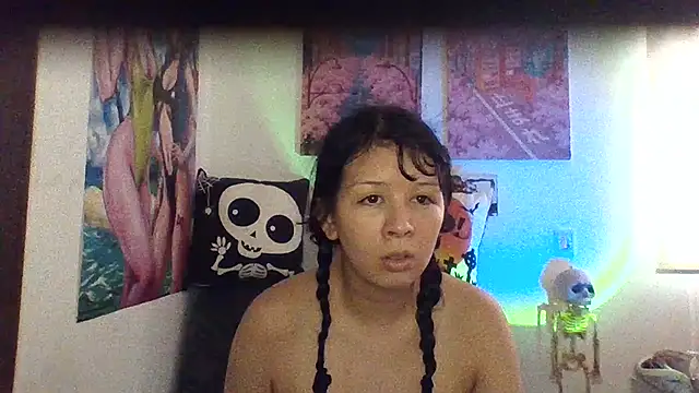 Snapshot of Haru_Queenn chatting on October 18, 2025, 10:01 pm Haru Queenn online show from October 18, 2025, 10:01 pm