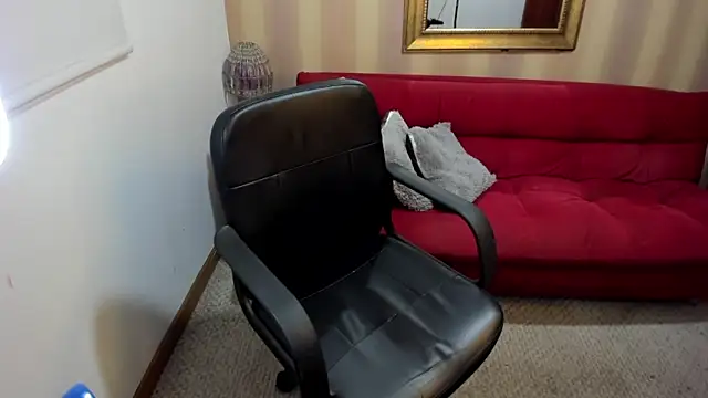 NicolettColin online show from April 17, 2026, 8:44 pm