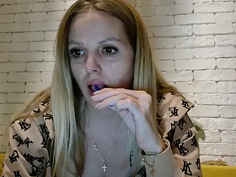 Angel girllovemy online show from November 18, 2025, 6:00 pm