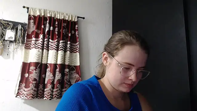 Snapshot of HellenMiyer1111 chatting on September 25, 2025, 2:56 pm HellenMiyer1111 online show from September 25, 2025, 2:56 pm