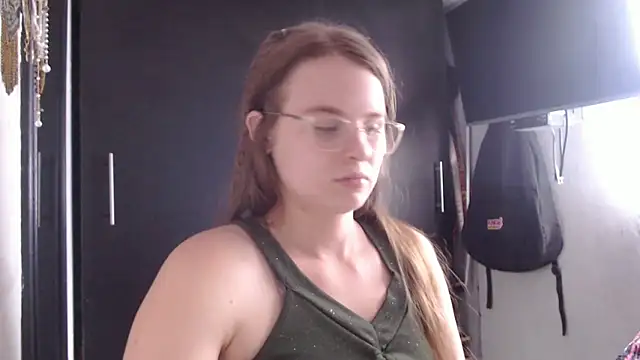 Snapshot of HellenMiyer1111 chatting on March 5, 2025, 6:12 pm HellenMiyer1111 online show from March 5, 2025, 6:12 pm