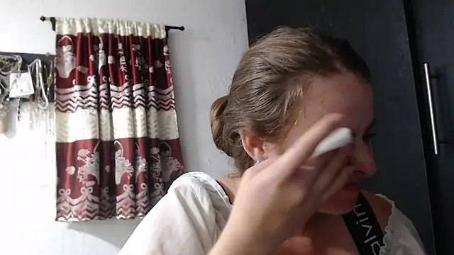 Snapshot of HellenMiyer1111 chatting on September 11, 2025, 2:22 am HellenMiyer1111 online show from September 11, 2025, 2:22 am