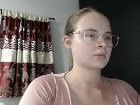 Snapshot of HellenMiyer1111 chatting on March 14, 2025, 11:11 pm HellenMiyer1111 online show from March 14, 2025, 11:11 pm