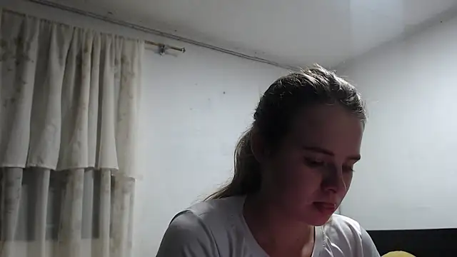 Snapshot of HellenMiyer1111 chatting on October 10, 2025, 2:07 pm HellenMiyer1111 online show from October 10, 2025, 2:07 pm