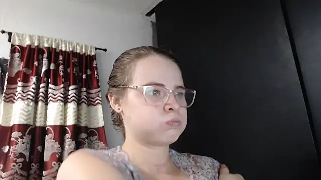 Snapshot of HellenMiyer1111 chatting on October 2, 2025, 5:49 pm HellenMiyer1111 online show from October 2, 2025, 5:49 pm