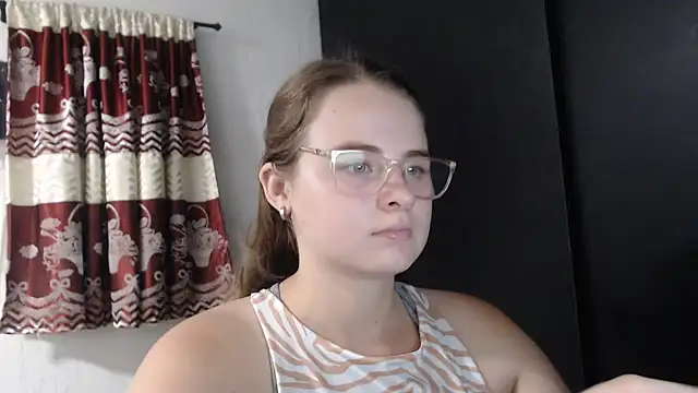 Snapshot of HellenMiyer1111 chatting on November 2, 2025, 8:25 pm HellenMiyer1111 online show from November 2, 2025, 8:25 pm