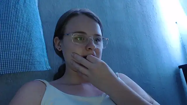 Snapshot of HellenMiyer1111 chatting on February 17, 2025, 2:20 am HellenMiyer1111 online show from February 17, 2025, 2:20 am