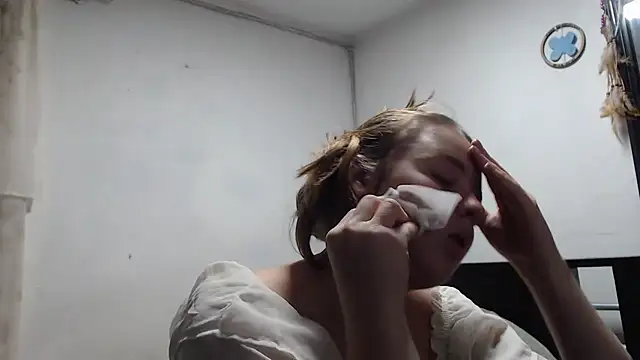 Snapshot of HellenMiyer1111 chatting on September 18, 2025, 2:14 am HellenMiyer1111 online show from September 18, 2025, 2:14 am