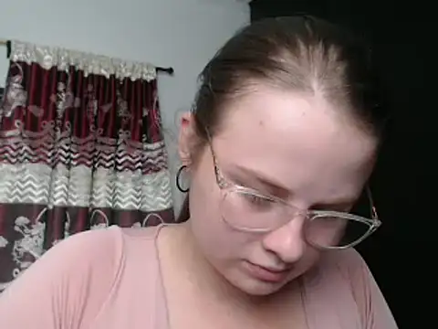 Snapshot of HellenMiyer1111 chatting on March 15, 2025, 6:10 pm HellenMiyer1111 online show from March 15, 2025, 6:10 pm