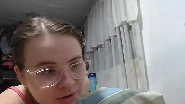 Snapshot of HellenMiyer1111 chatting on October 2, 2025, 3:32 am HellenMiyer1111 online show from October 2, 2025, 3:32 am