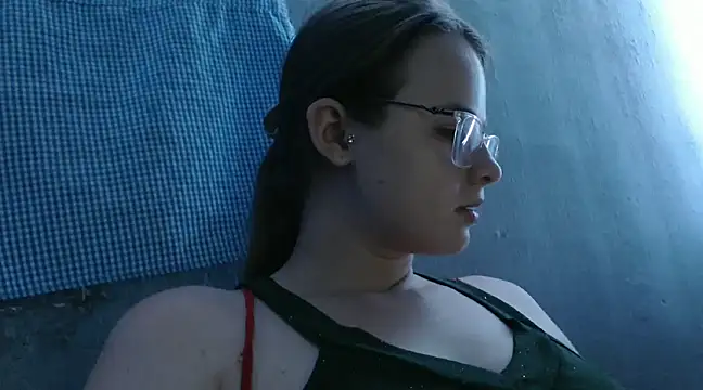 Snapshot of HellenMiyer1111 chatting on March 3, 2025, 2:44 am HellenMiyer1111 online show from March 3, 2025, 2:44 am