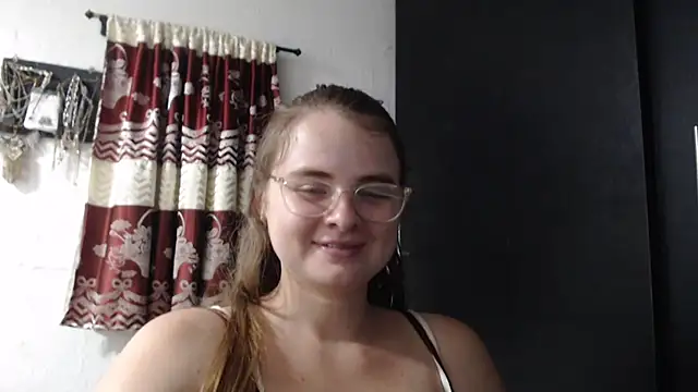 Snapshot of HellenMiyer1111 chatting on October 24, 2025, 5:45 pm HellenMiyer1111 online show from October 24, 2025, 5:45 pm