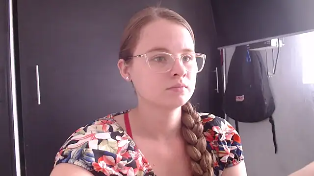 Snapshot of HellenMiyer1111 chatting on February 20, 2025, 7:19 pm HellenMiyer1111 online show from February 20, 2025, 7:19 pm