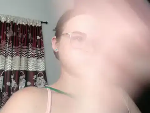 Snapshot of HellenMiyer1111 chatting on March 20, 2025, 7:25 pm HellenMiyer1111 online show from March 20, 2025, 7:25 pm