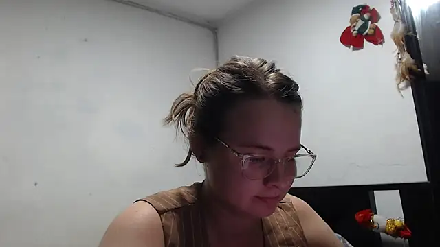 HellenMiyer1111 online show from November 28, 2025, 9:26 pm