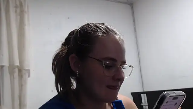 Snapshot of HellenMiyer1111 chatting on September 25, 2025, 2:39 am HellenMiyer1111 online show from September 25, 2025, 2:39 am