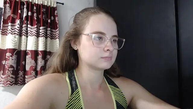 Snapshot of HellenMiyer1111 chatting on October 7, 2025, 5:25 pm HellenMiyer1111 online show from October 7, 2025, 5:25 pm