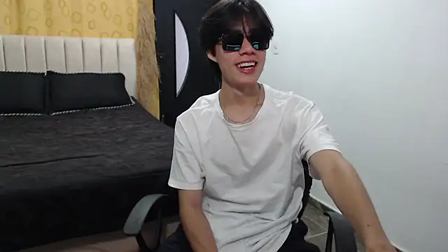 Elio-cam online show from January 20, 2025, 9:32 pm