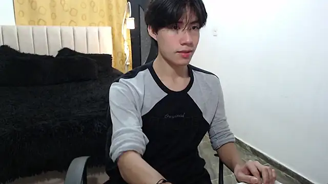 Elio-cam online show from March 18, 2025, 3:02 am