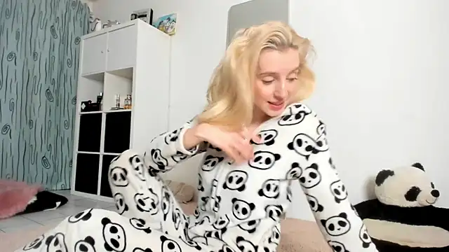 KenzieDawton online show from November 19, 2025, 4:45 am