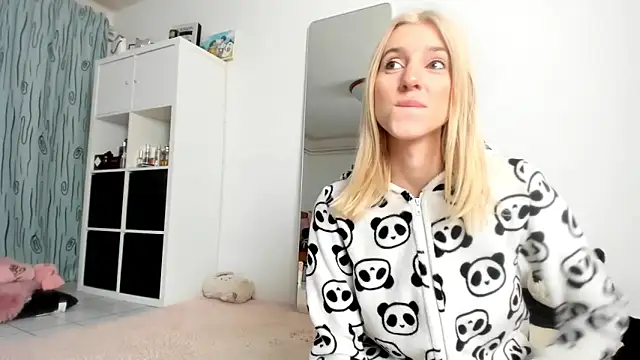 KenzieDawton online show from October 24, 2025, 3:27 am