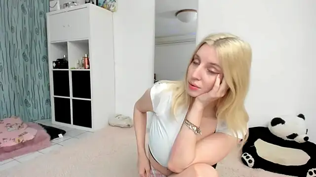 KenzieDawton online show from March 25, 2026, 7:46 pm