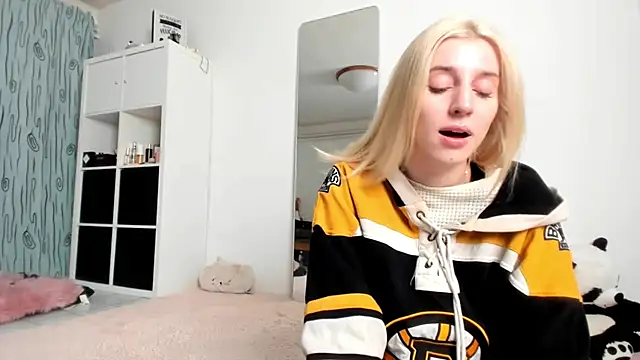 KenzieDawton online show from December 6, 2024, 5:03 am